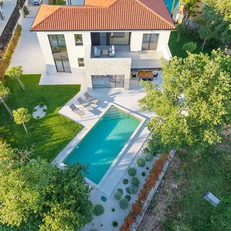 Pinora Villa
