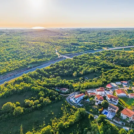 Pinora Villa Stranici kod Lovreca